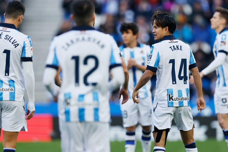 キックオフ前、メンバーに声をかける久保　©Daisuke Nakashima