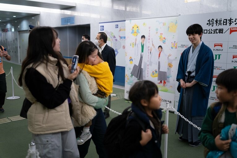 JT杯、藤井聡太八冠が“ファンに神対応”（全8枚中の6枚目）　©Shiro Miyake