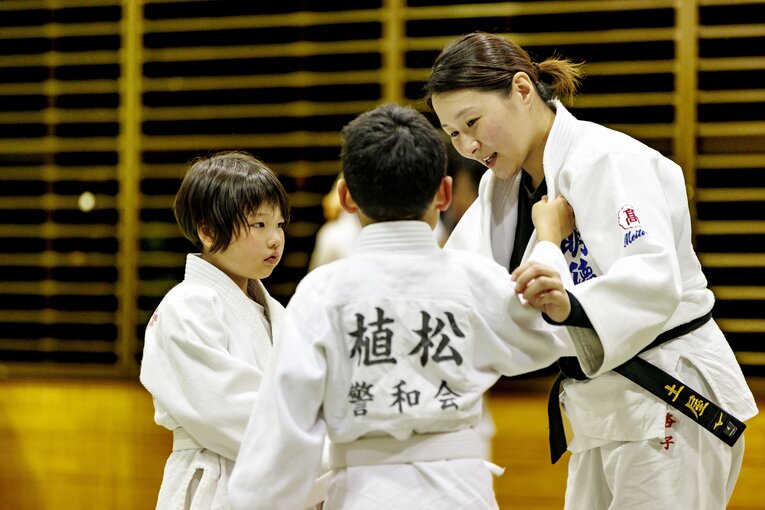 昨年から子供たちを指導する染宮さん（四街道警察・警和会）　©︎Kiichi Matsumoto