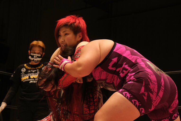 彩羽はスターダムへの出場を経て、闘志を燃やしていた中での橋本戦だった