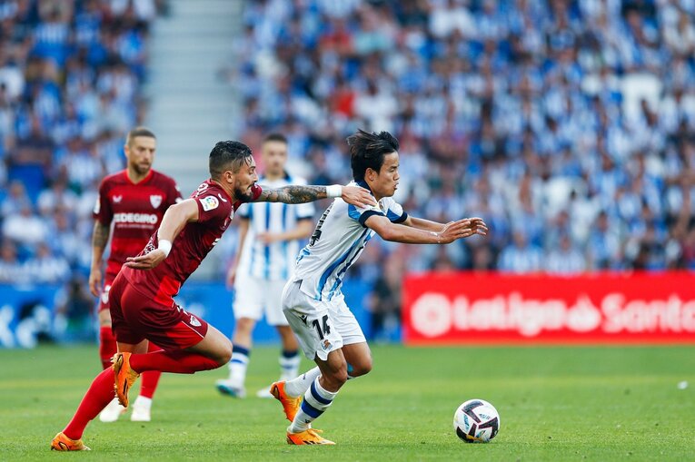 久保建英22歳誕生日に「タケはアイドル」日本語ボードの子供、メッシっぽい新ユニ姿やソシエダ主将との別れ…カメラマンが見た“幸せな最終節”(35)