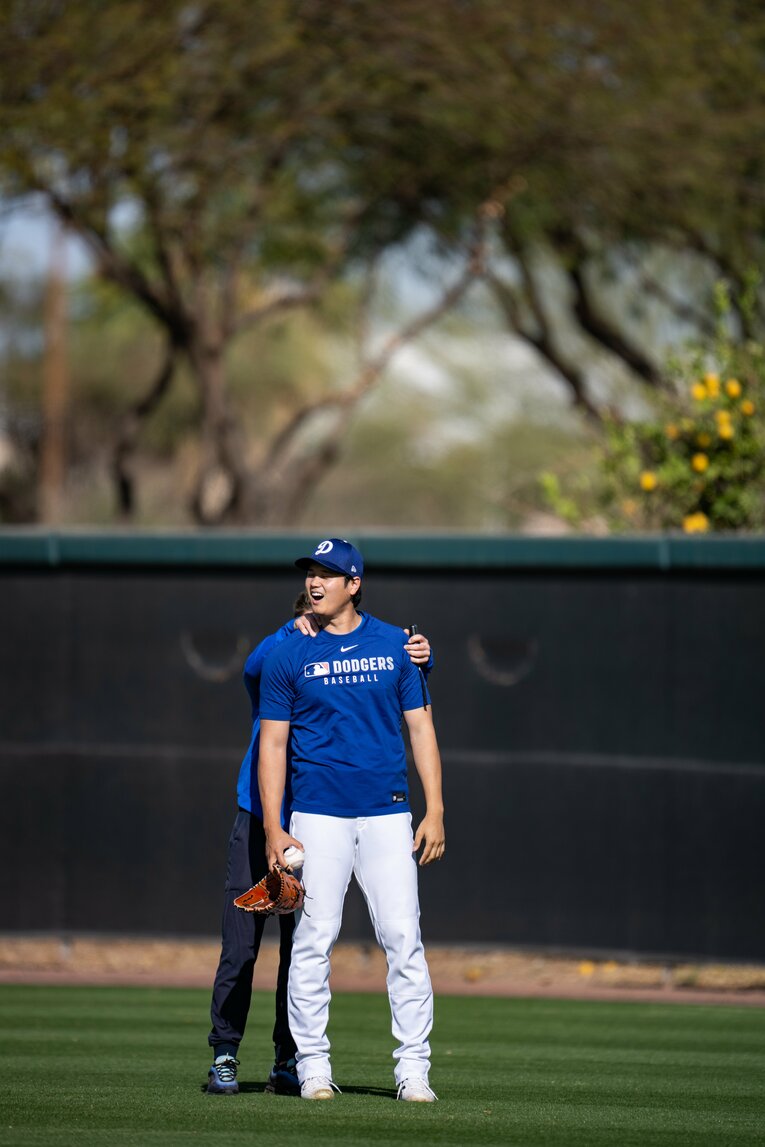 肩マッサージされて…気持ちよさそうな大谷さん　©Nanae Suzuki
