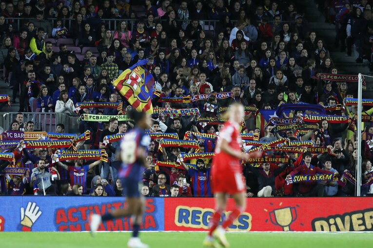 W杯ブラジル戦のウラで「バルサ女子がカンプノウで4万6967人」盛況なワケ… メッシ後に君臨する“女王”、熊谷紗希が見せた悔しさ(3)