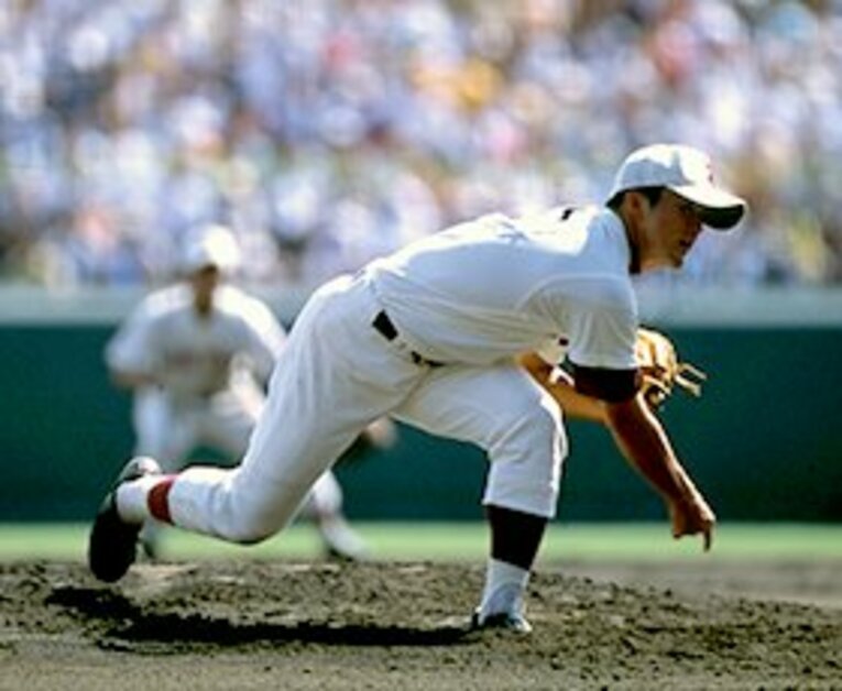 寺原隼人 Hayato Terahara
1983年10月9日、宮崎県生まれ。日南学園高3年時に甲子園に出場し、チームをベスト8に導く。'02年、ドラフト1位でダイエー入団。'07年に横浜、'11年にはオリックスに移籍し、昨季は自己最多タイとなる12勝をあげた。179cm、87kg。
