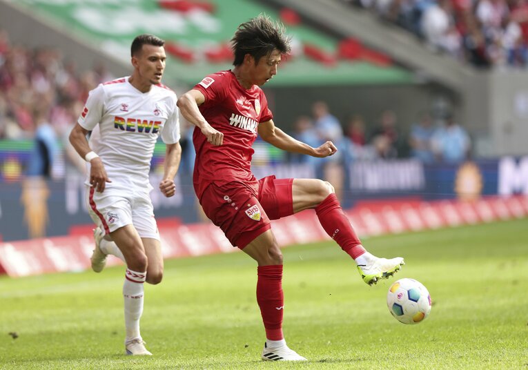 シュツットガルトで好プレーを見せる伊藤　©DPA/JIJI PRESS