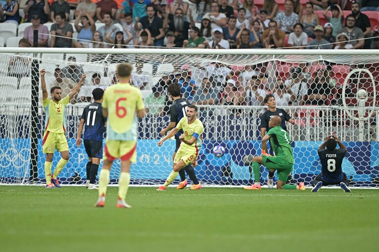 スペインの3点目。CKのこぼれ球をアベル・ルイスが押し込んだ　©Takuya Kaneko/JMPA