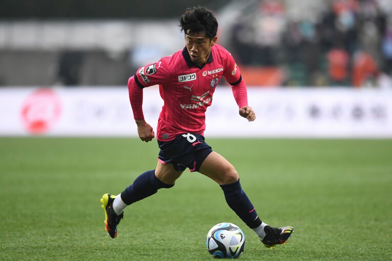 ボールを運ぶ香川真司