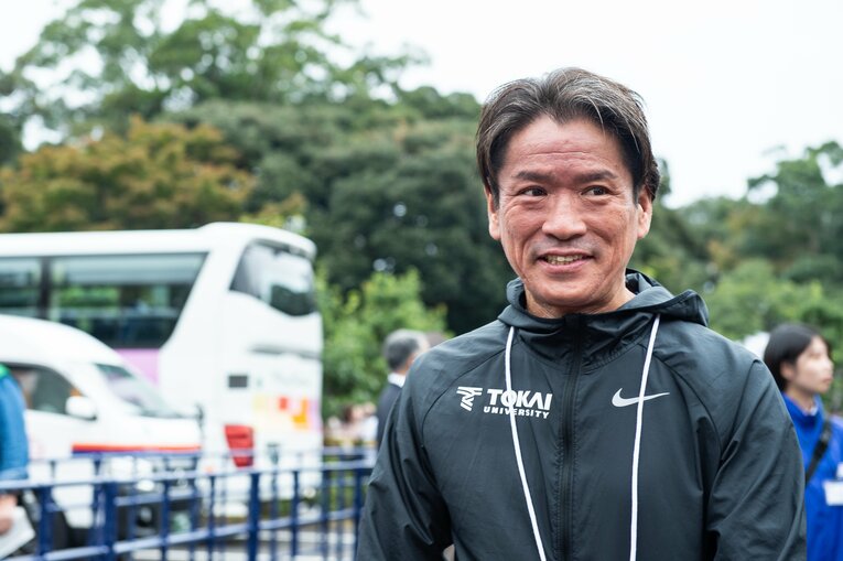 2011年より東海大学の駅伝監督を務める両角速監督。佐久長聖高校でも多くの名選手を指導した