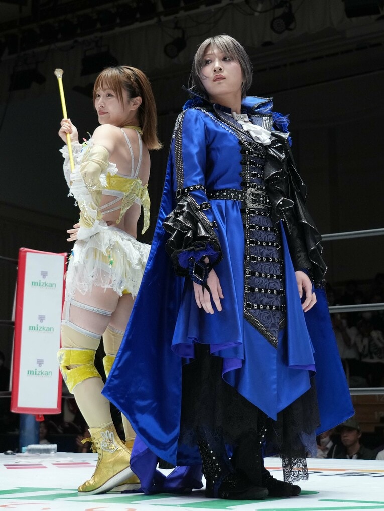 タッグリーグでのなつぽいと安納サオリ。11月7日、後楽園ホール　©Essei Hara