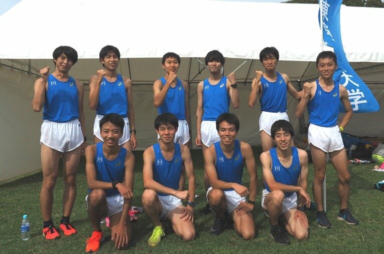 練習に多くの時間を割けない中、見事全員が完走を果たした東工大院生チーム。レース後は缶ビールで乾杯！ ／ photograph by Keigo Amemiya