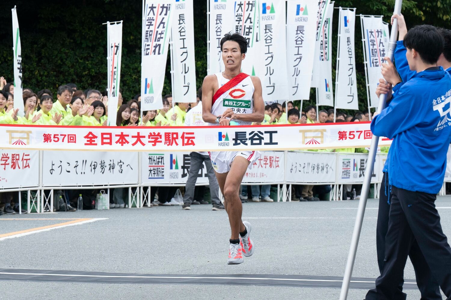 アンカー溜池の好走もあり全日本は2位に食い込んだ中大　©Tadashi Hosoda