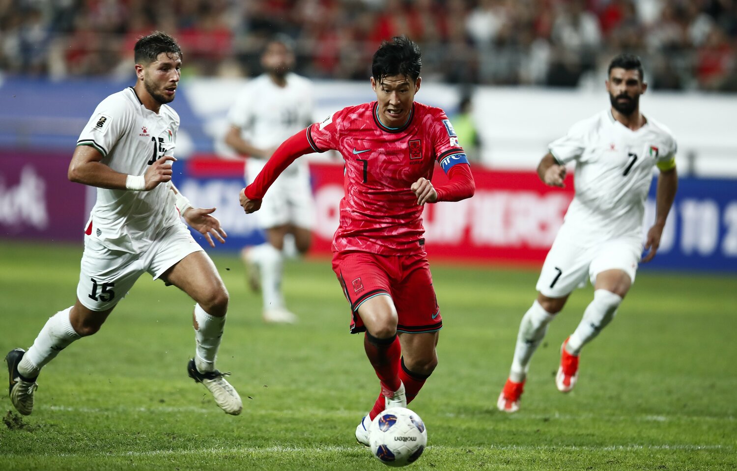 パレスチナ戦のソン・フンミン　©EPA/JIJI PRESS