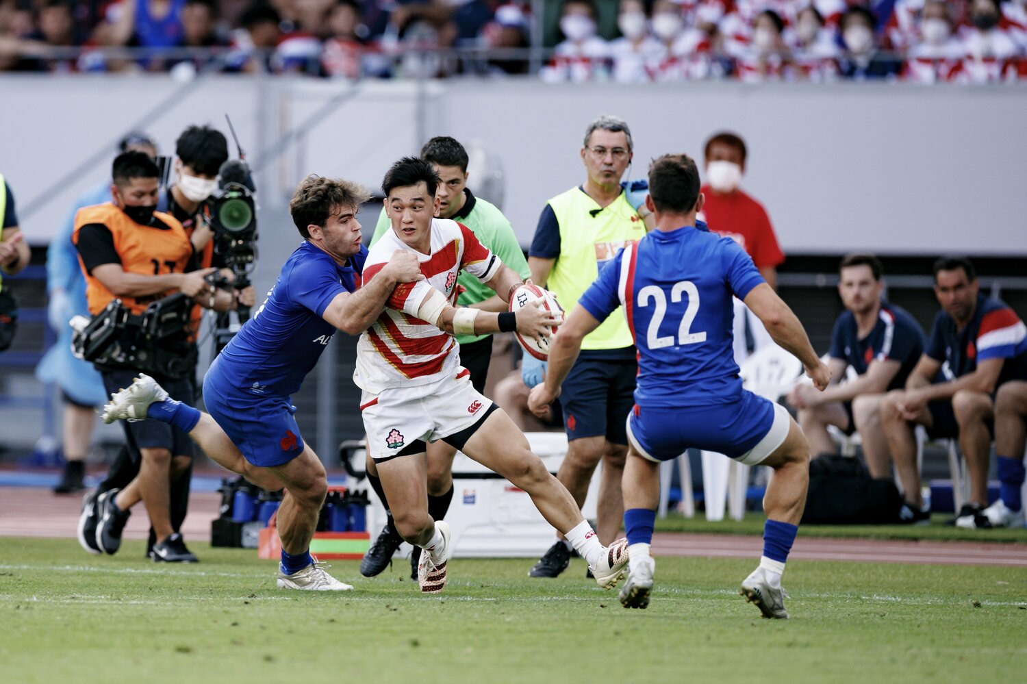 帝京大を中退し、20年に神戸製鋼（現・コベルコ神戸スティーラーズ）に加入したSO李承信。6月25日のウルグアイ戦で代表初キャップを獲得した　©︎Kiichi Matsumoto