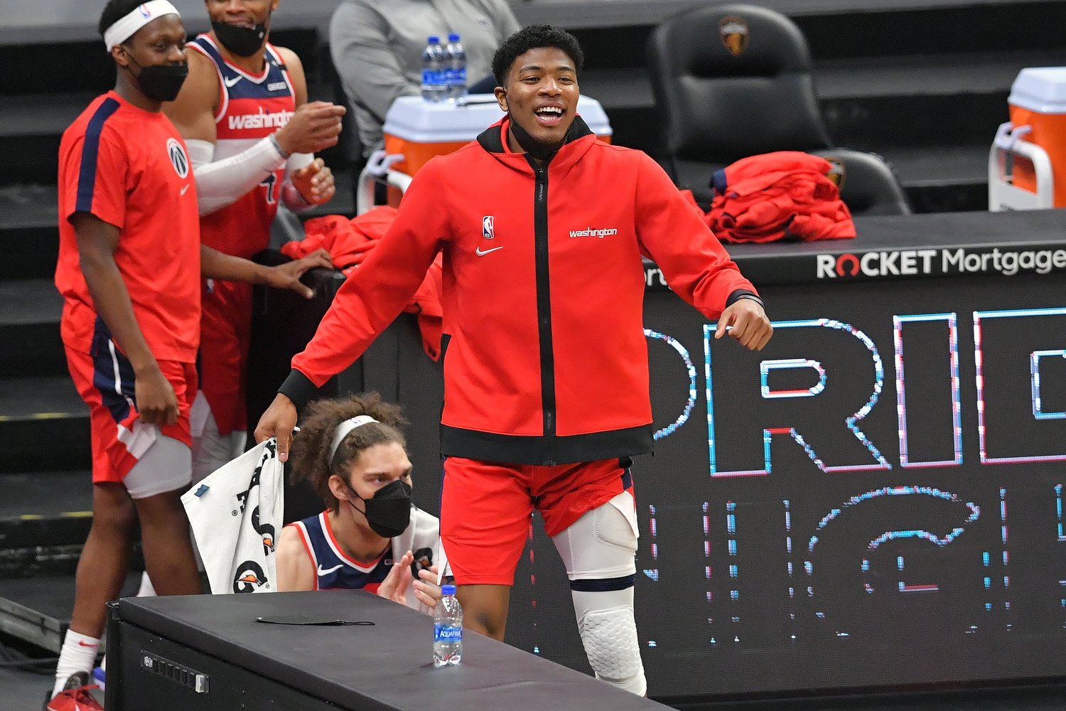 ロビン・ロペスをはじめ、チームメイトと良好な関係を築いているという八村塁　©︎Getty Images