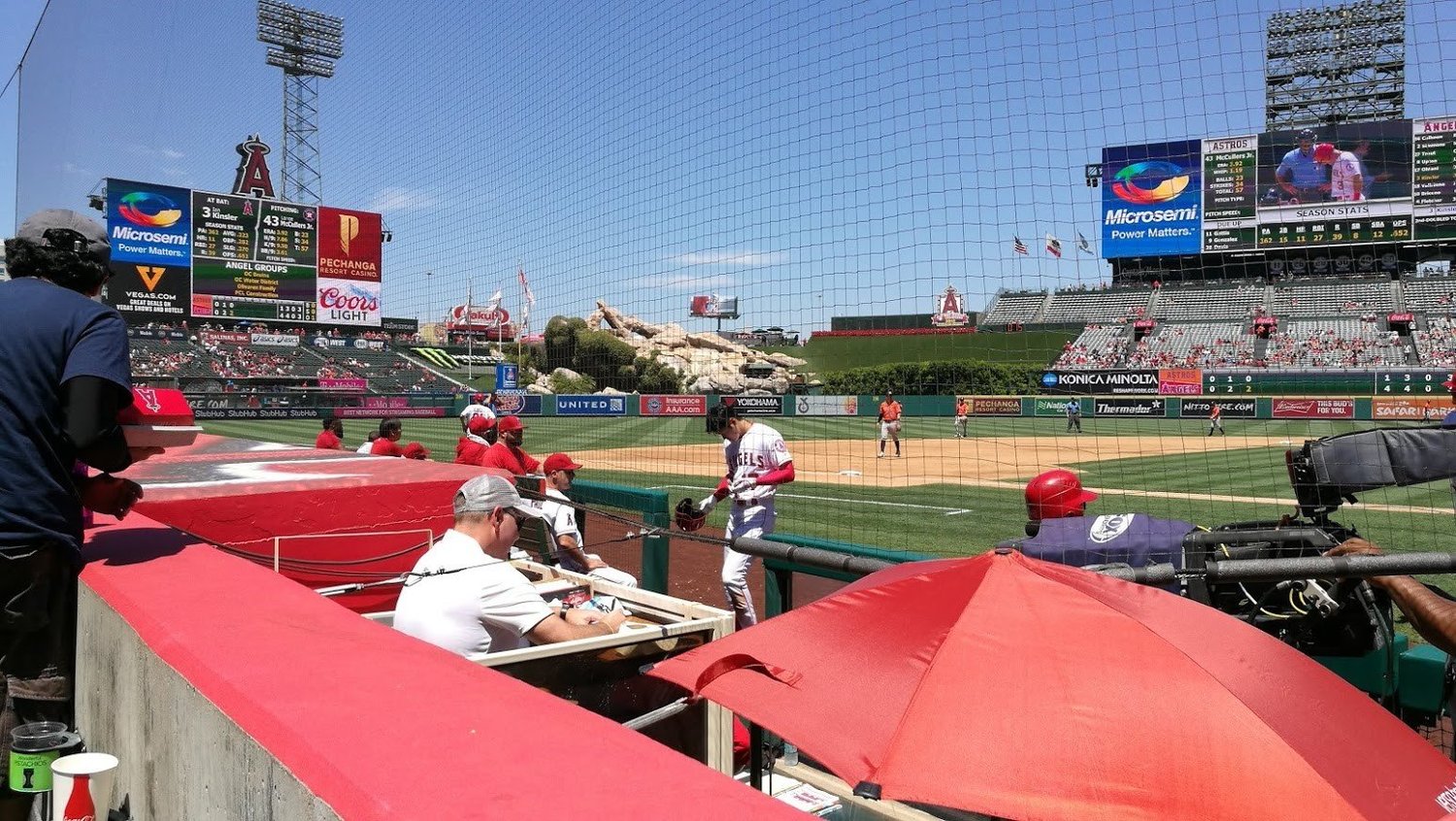 ベンチ横にオーセンティケーターを配置