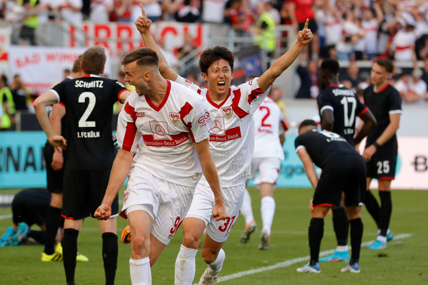 1部残留を決める遠藤のゴールをアシストした伊藤 ©︎AFLO