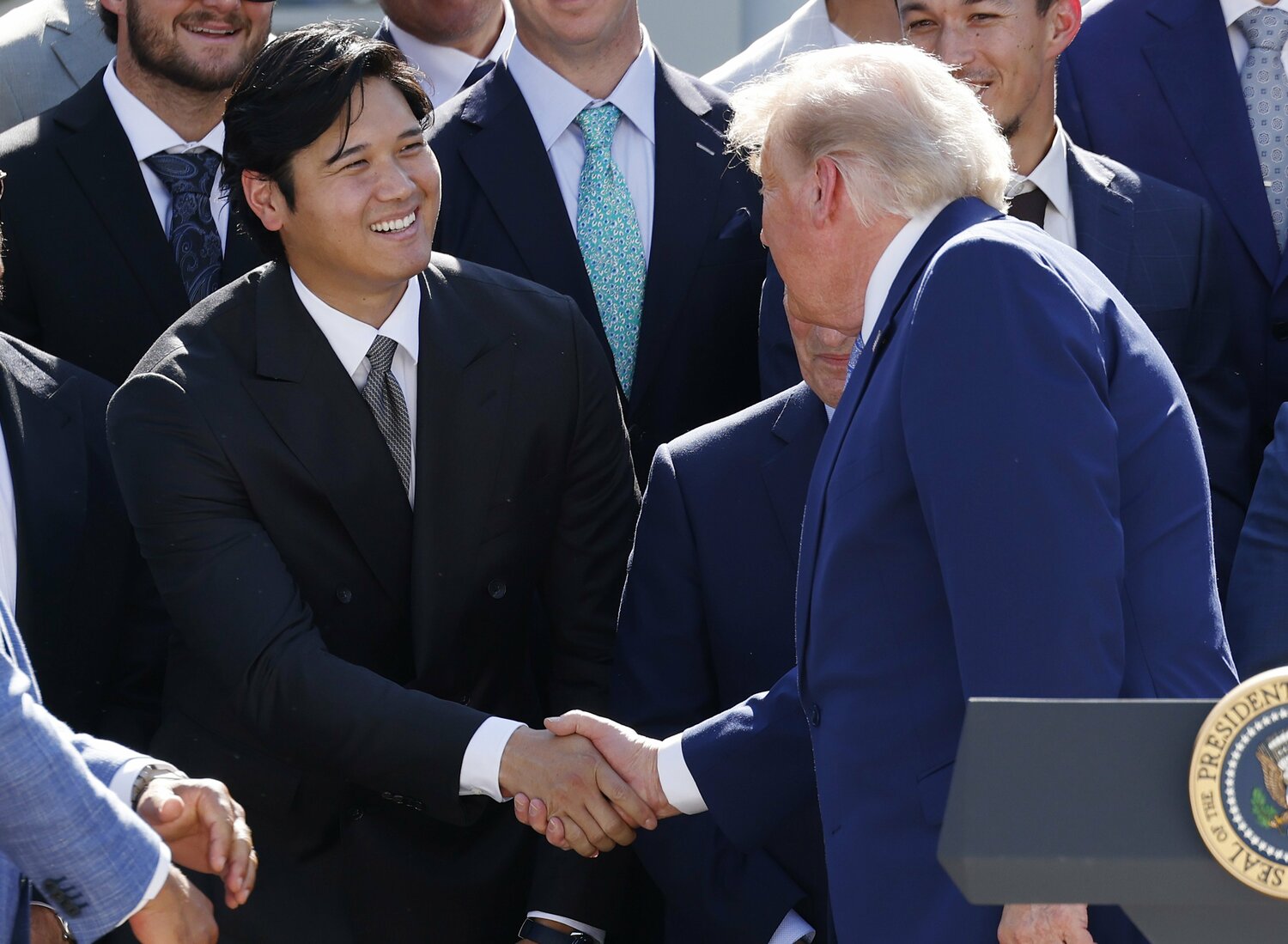 現地23日、ホワイトハウスを訪問したドジャース。大谷もトランプ大統領と談笑 ©︎Getty Images