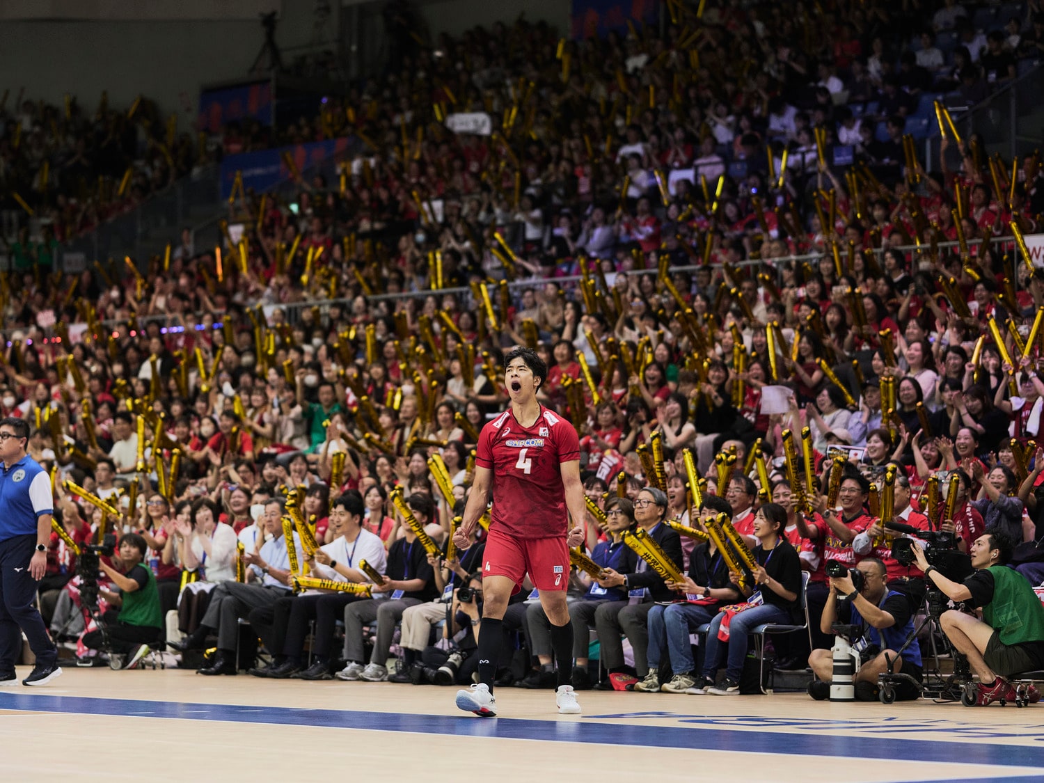 大観衆の前で感情を爆発させる宮浦　©︎Yuki Suenaga