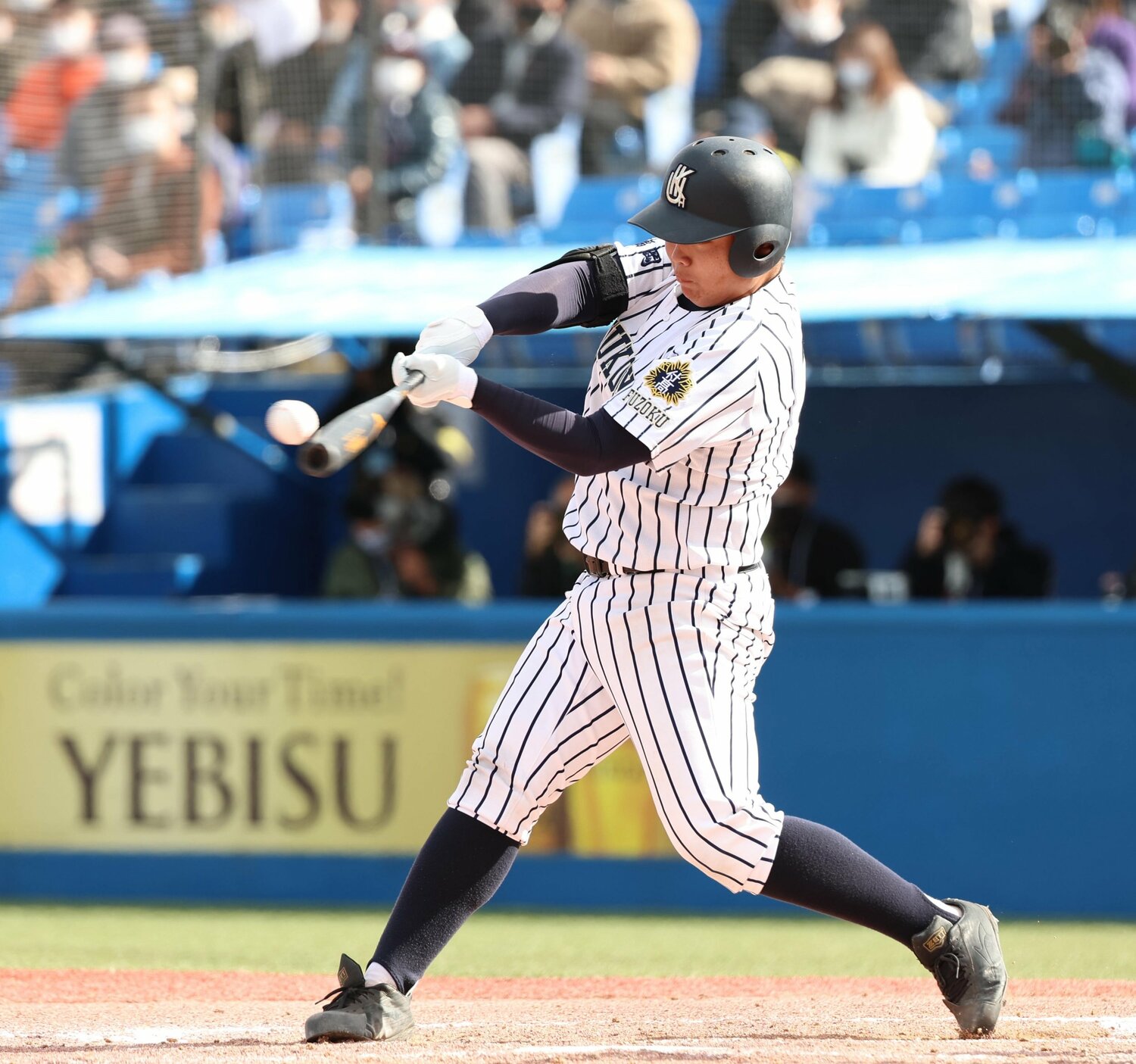 明治神宮大会でも、準決勝の大阪桐蔭戦で見事に先制本塁打を放った佐倉　©Sankei Shimbun