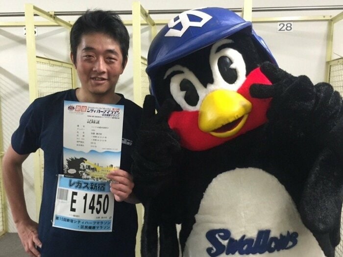 《つば九郎担当スタッフ逝去》さらば“戦友”…最も知る仕掛け人の秘話「つば九郎なら巨人に勝てる」「フリップ芸はドアラのイベントの暴走から」<Number Web> photograph by Kenjiro Kato