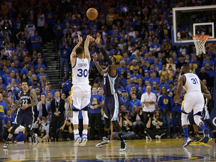 今季のNBAには一見の価値がある。カリー&カーが起こした「革命」とは?<Number Web> photograph by AFLO