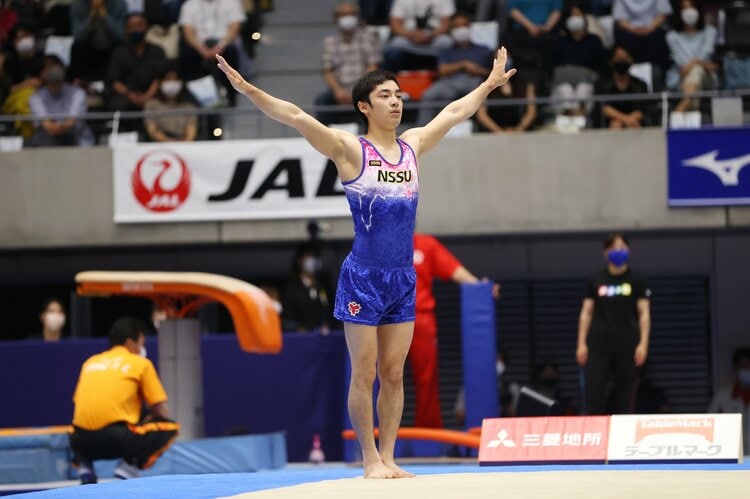 体操・白井健三は最後に笑顔で手を振った 24歳で引退の“ひねり 体操・白井健三は最後に笑顔で手を振った 24歳で引退の“ひねり