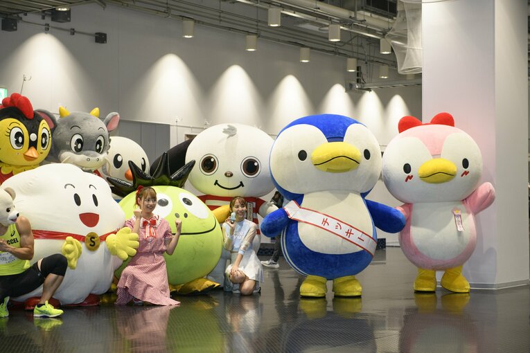 仲良くなったゆるキャラたち　©Hirofumi Kamaya