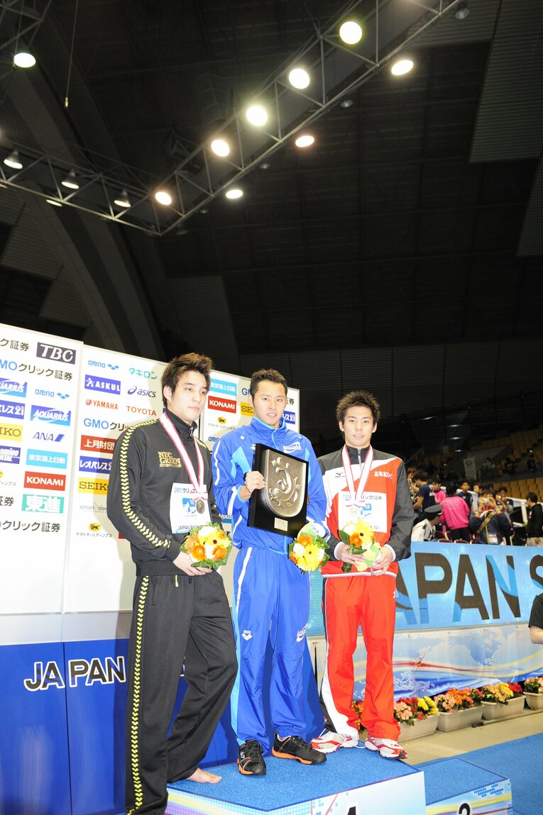 一時は200ｍ平泳ぎの世界記録保持者となった山口観弘（右）は同種目の全中大会記録を2009年にマーク　©BUNGEISHUNJU