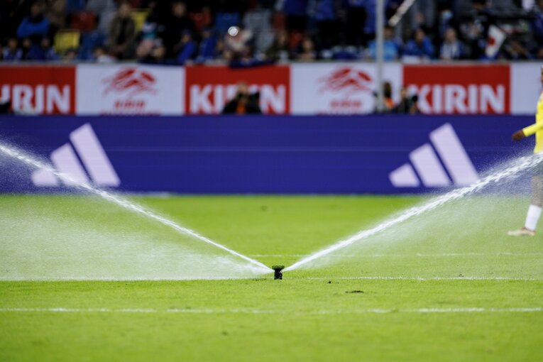 エクアドル戦のスプリンクラ―　©Kiichi Matsumoto