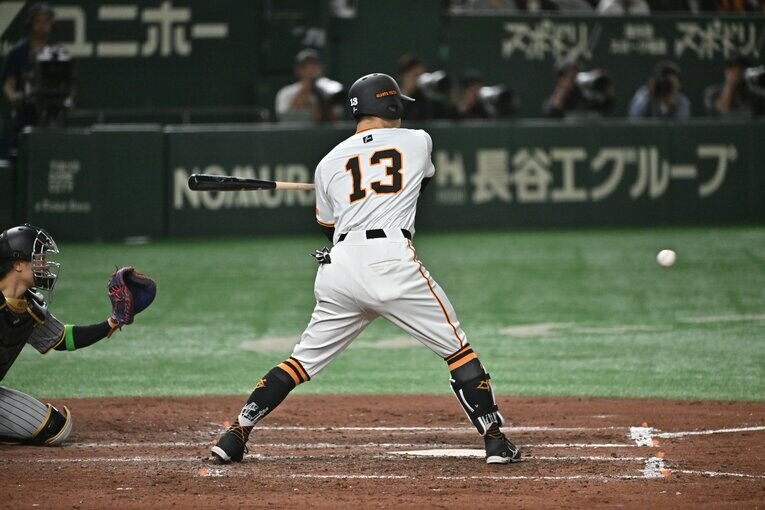 満身創痍の身体ながら今季の開幕戦では値千金の2ランを放つなど活躍し、お立ち台にも上ったがその後膝を負傷。今季限りでの引退を発表した　©︎Hideki Sugiyama