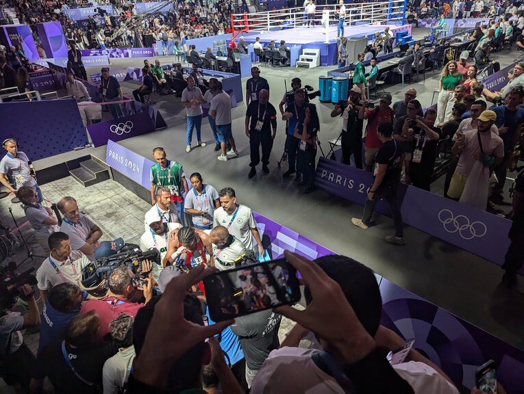 準々決勝を終え、涙を流しながら引き揚げるケリフ　©JMPA