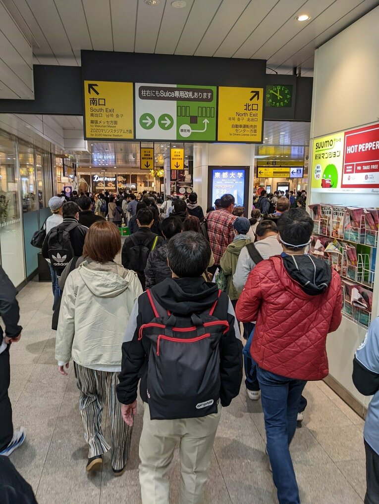 乗客ほぼ全てが海浜幕張駅で下車