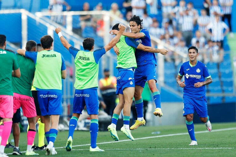 久保建英は「シルバらと共存・連動」が今のソシエダで最適解か　マンU戦勝利から中2日→“トップ下で迷った”古巣戦を撮って気づいたこと(15)