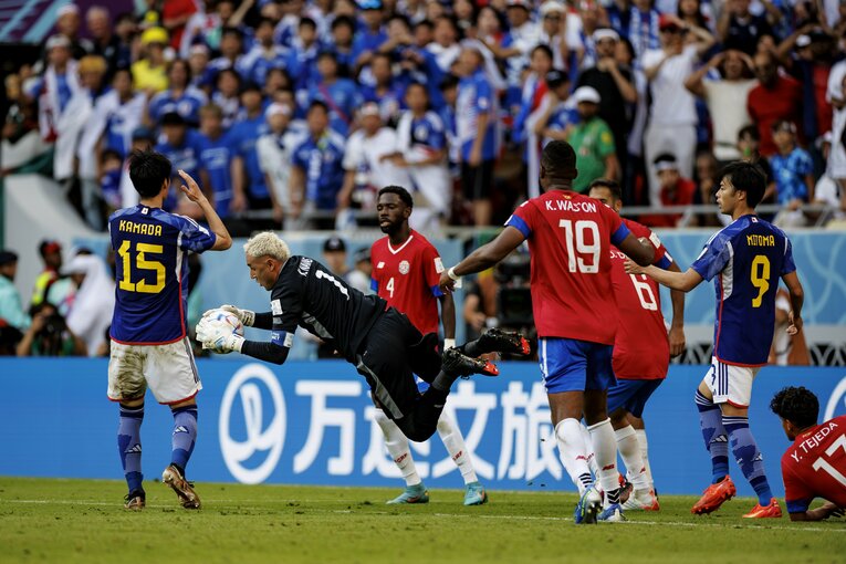 87分、三笘が左サイドから抜け出したシーン。GKケイロル・ナバスを中心とした堅い守備を崩せなかった　©Kiichi Matsumoto／JMPA