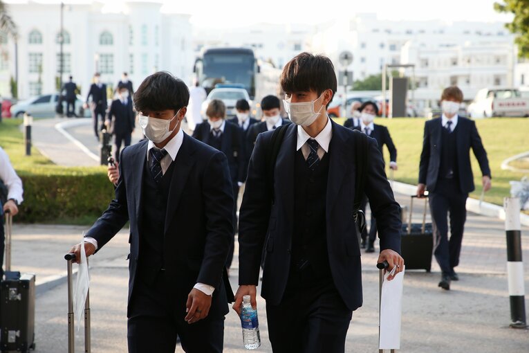 リベンジを期してオマーンに乗り込んだ日本代表。写真は旗手怜央と田中碧　©JFA