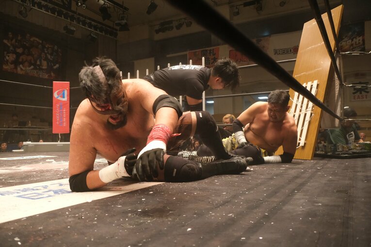 蛍光灯で殴り合い、大流血して…メキシコ人デスマッチファイター「もっと日本にいたい」ビオレント・ジャックの切実な思い「外国人がって…でも、ここがオレの家」(89)