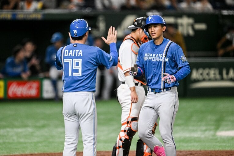 セーフティーバントのあと、ソロホームランを放った加藤　©︎Nanae Suzuki