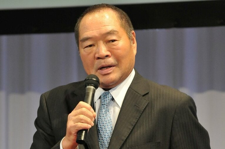 2011年度のボクシング年間優秀選手表彰式で祝辞を述べるガッツ石松さん。「世界チャンピオン会」の初代会長も務めた ／ photograph by Hiroaki Finito Yamaguchi/AFLO