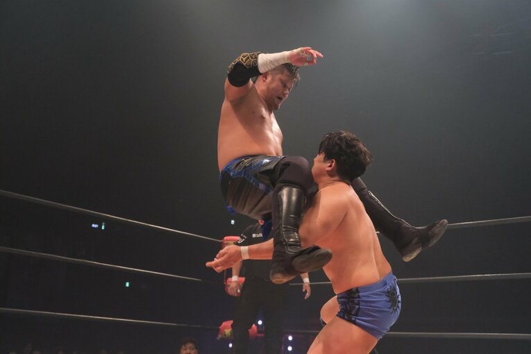 父とゆかりの深い武藤敬司の得意技シャイニング・ウィザードも使いこなす　©Norihiro Hashimoto