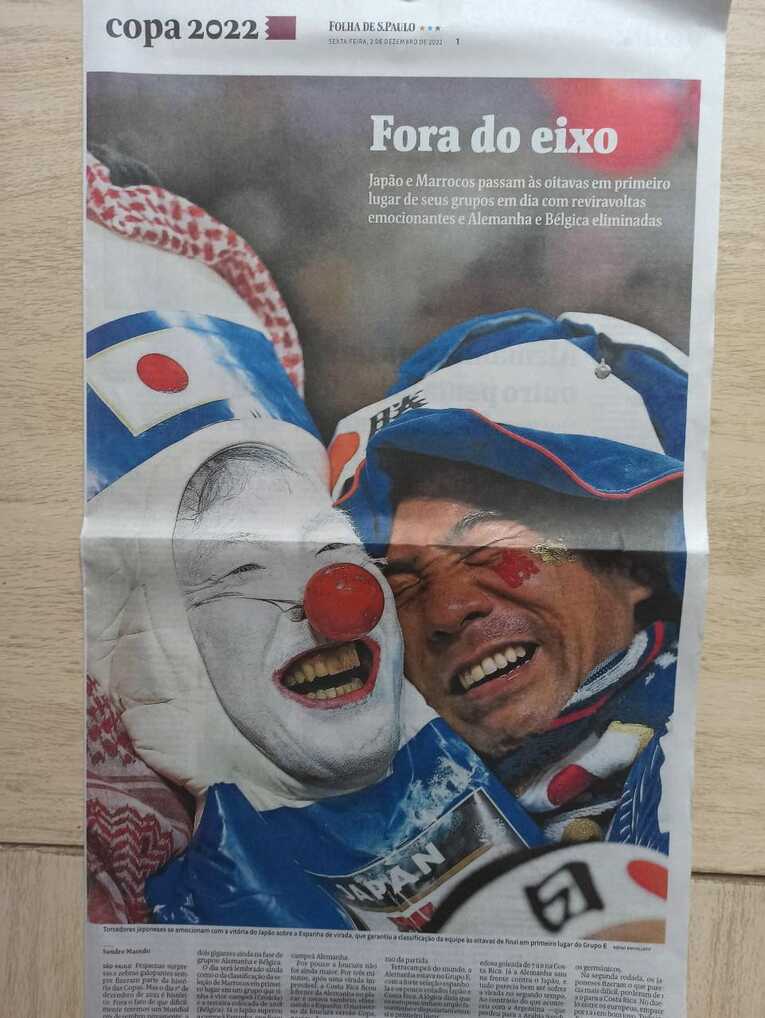 「スペインに逆転勝ちで、日本人ファンが感極まる」（日刊紙『フォーリャ・デ・サンパウロ』）