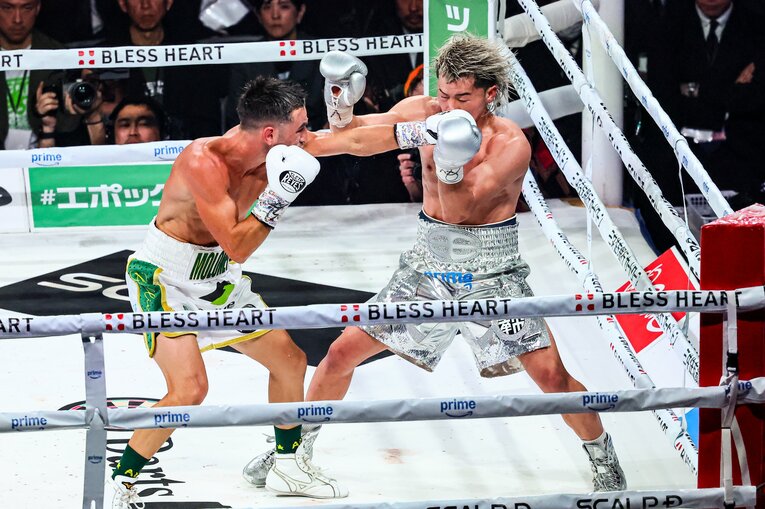 モロニーのワンツーを被弾した那須川天心「あわや初ダウン」の瞬間（1枚目／全6枚） ©Susumu Nagao