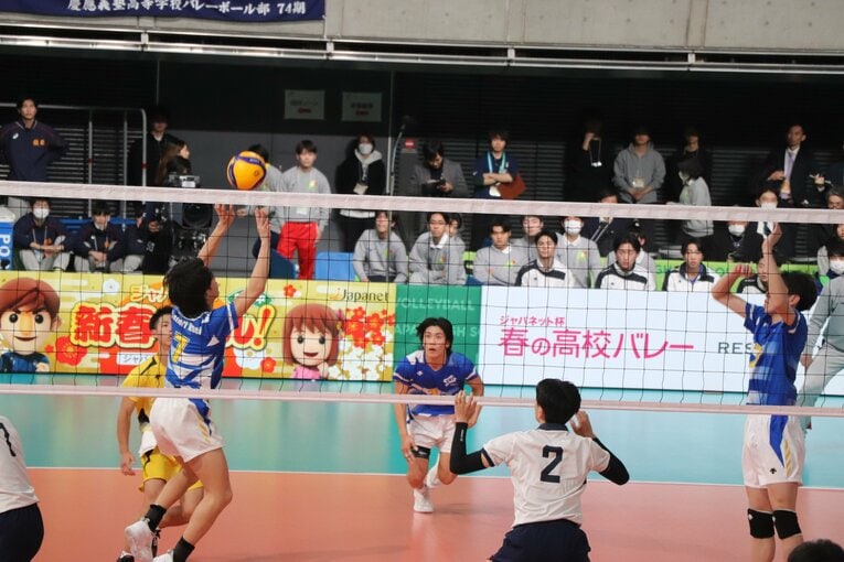 エースとして躍動した星原（春高バレー2回戦、鳥取中央育英vs.慶應義塾）