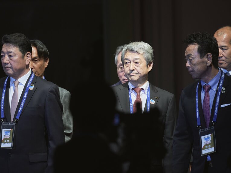 「表情が対照的すぎる！」ドラフト会場で見た巨人と阪神の首脳陣　©Yuki Suenaga