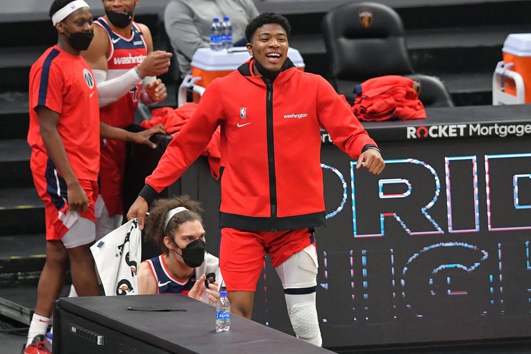 ロビン・ロペスをはじめ、チームメイトと良好な関係を築いているという八村塁　©︎Getty Images