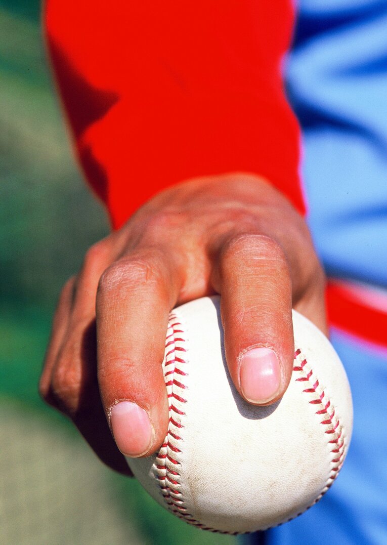 美しきアンダースローで知られた…山田久志の投球（連続写真）©Makoto Kenmizaki