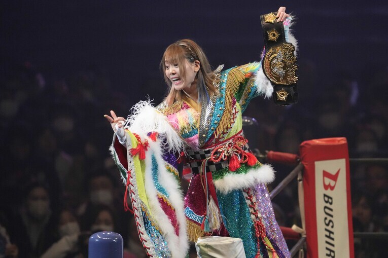 新日本プロレスのリングに上がったIWGP女子王者の岩谷麻優。2月23日、北海きたえーる　©Essei Hara