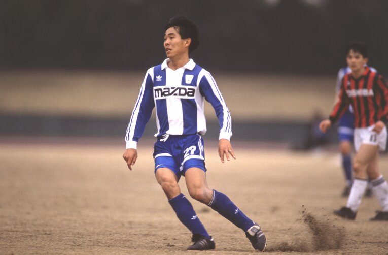マツダ時代の森保一。写真は1992年3月の日本リーグで（当時23歳）。18歳で入団した森保がマツダで試合に出るまでにはかなりの苦労があった　©サッカーマガジン