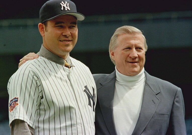当時ヤンキースのオーナーだったジョージ・スタインブレナー氏（右） ©JIJI PRESS