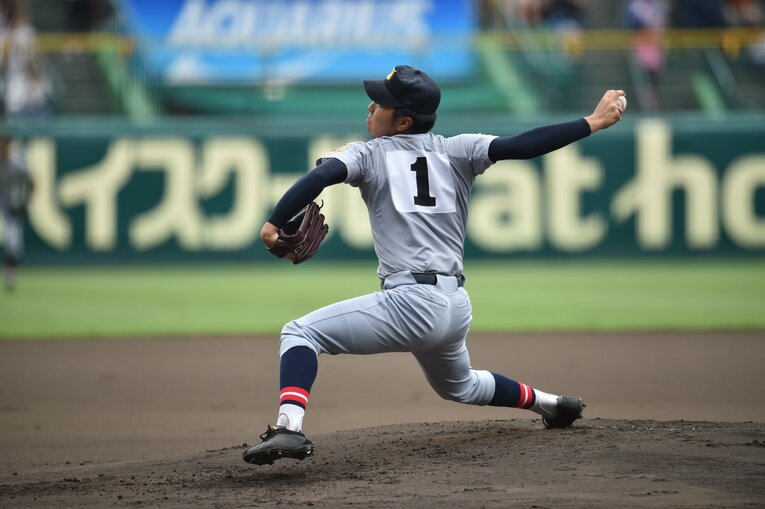 2015年夏の甲子園準決勝。仙台育英のエース・佐藤世那　©BUNGEISHUNJU