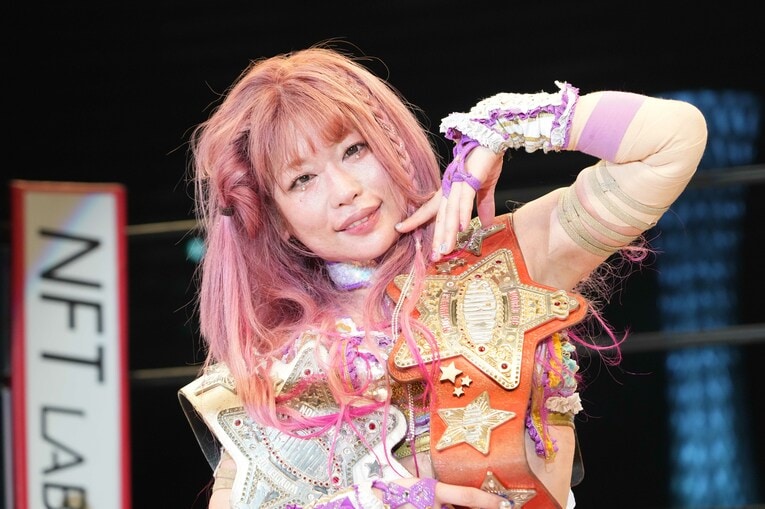 激しい試合のダメージで中野たむの顔は腫れていた